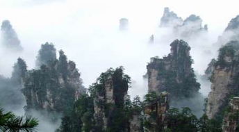 二、 炎热门景区门票市场价格较大揭秘