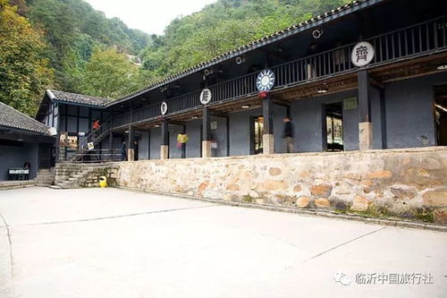 一、洪崖洞：穿越千年的古镇魅力？不是人山人海的震撼！
