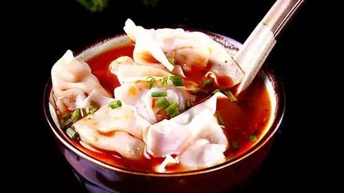 五、 当地美食与饮品：吃货必备清单（顺便凑字数） 🍜🥟🦐