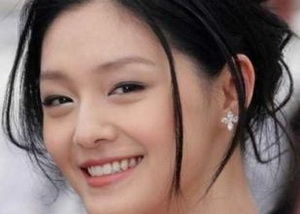 赌王会看面相吗？女性嘴巴歪的面相如何解读？