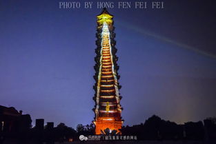夜游双龙塔：一场光影的魔术