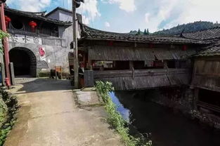 2.  香桥镇：青石板下的秘密