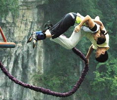 双人蹦极：要死一起死的浪漫