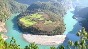 三、化石路：沉默的山脉