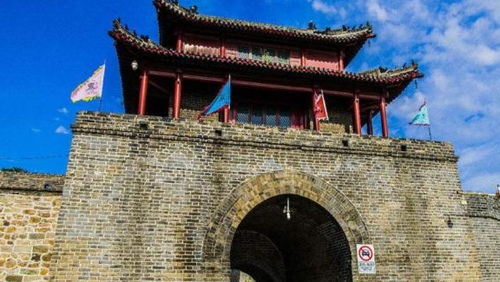 兴城古城门：拍了几张照片就走了