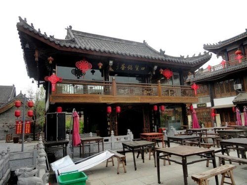 2. 邓城猪蹄：胶原蛋白满满的美食