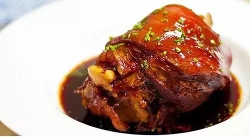 2. 撑腰糕：避邪祈福的水乡糕点