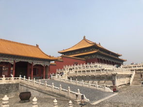 b. 乾清宫——皇帝的卧室兼办公室