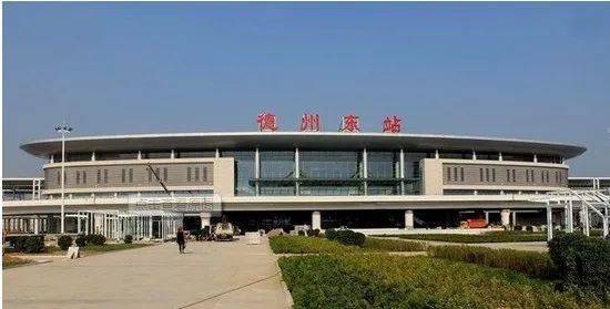 ② 车厢里的“距离焦虑”——纸巾盒里的秘密地图🗺️