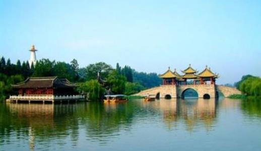 扬州瘦西湖的对比：金钱与风景