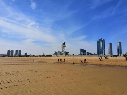 海滨度虚假胜地：黄岛的碧海蓝天与温泉休闲