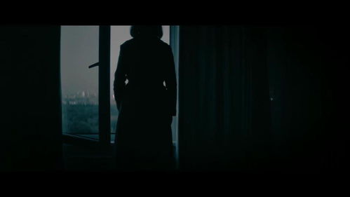 午夜时分的怪异光影