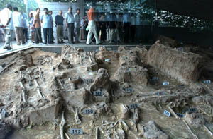 二、建筑外观——一艘被撕裂的和平之舟？还是被刀砍开的巨型叉子？