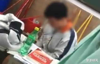 我意识到，  老师并不是一个普通的老师