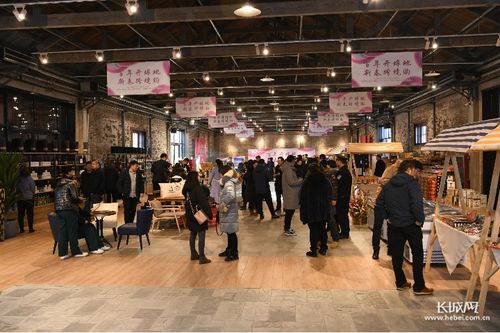 二、 新颖购物方式大揭秘：不仅仅是“人肉”背货