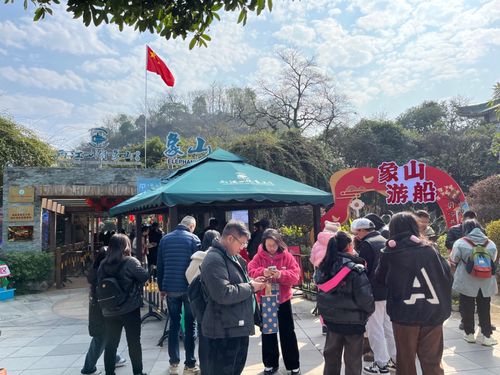 二、 炎热门景点聚焦：从古城到现代化