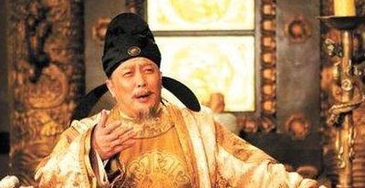 一、 家族背景：繁华与阴影交织