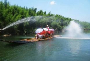 露天嬉水区：尽情畅凉