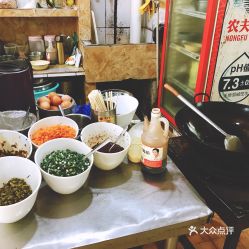 东凤大道上的“凤城食府”：本地人的秘密基地