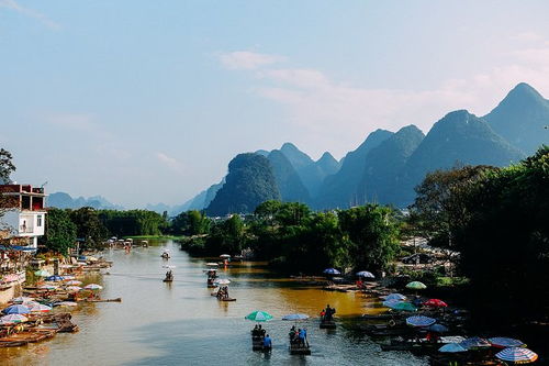 踏上仙境之旅：从广州南站出发
