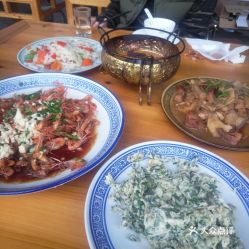 品尝宏村美食