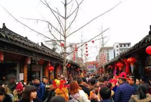 网红店VS街边摊：一场没有硝烟的战争