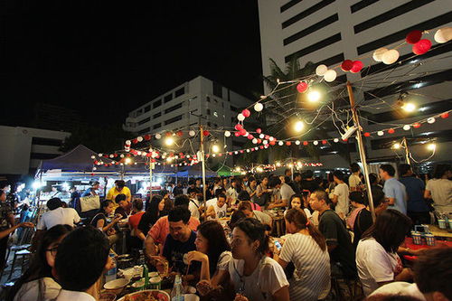 拉差达火车夜市
