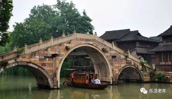 夜幕降临：乌镇灯光秀与民宿奇遇记