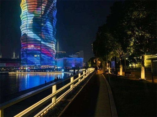 一、 旧貌换新颜：郑州“玉米楼”的蜕变之旅