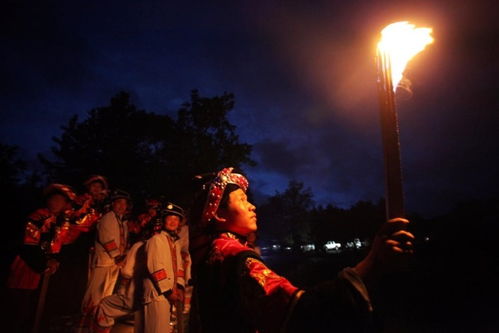彝族新年：火把狂欢，传统民俗，欢庆盛宴！