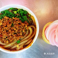 美食江湖：洋人街的生存法则
