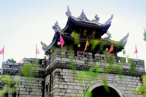 甲秀楼美食黑幕：肠旺面战争升级版