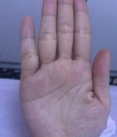 女人左食指下有田字纹，这代表她的事业运如何？