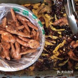 秦老幺泡凤爪 (酸菜乌鱼花) ：酸辣刺激的滋味