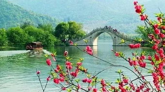 二、湖光山色：渠洋湖的美景揭秘 (反正我是有点晕)