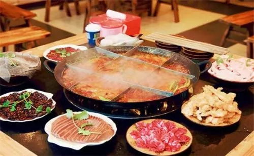 重庆防空洞：火锅底料泡饭的终极奥义