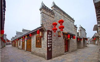 情感色彩与荒诞氛围