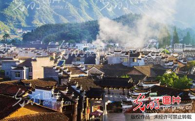 三、 碧波荡漾的晨光美景