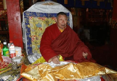 2. 嘉措活佛殿：藏传佛教文化底蕴的灯塔