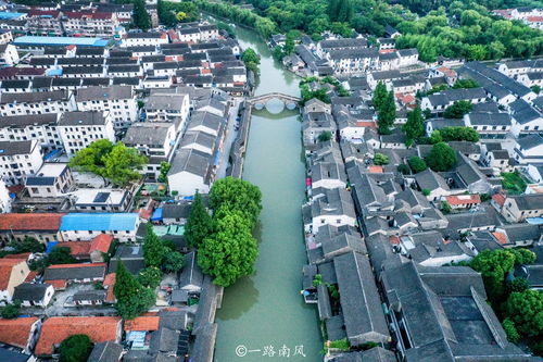 持续沿着国道前行：葫芦套村的历史持续发展厚沉重感