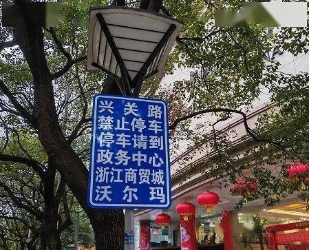 一、 古老的铁门与城区的呼吸