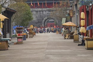 横店影视城：人挤人，钱烧光