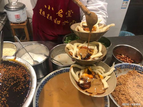 1. 美食街上的“宝藏”