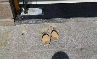 梦见去公厕拉屎彳艮脏无处放脚是什么不祥的预兆？