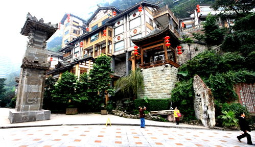 怎样到达洪崖洞？地铁攻略