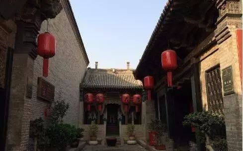 一、 穿越百年——邂逅历史持续发展的“卡顿”时刻
