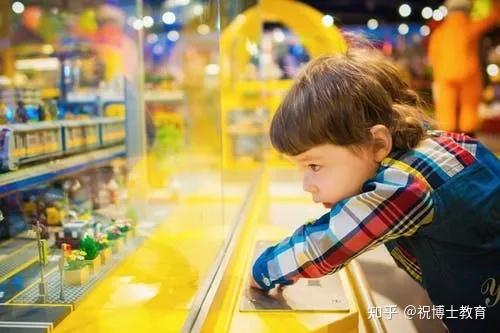 郑江姓男孩名字霸气十足，能否推荐一个响亮的名字？