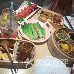 二、 #宝子们# 长沙五一广场堪称美食宇宙中心 🚀🍜