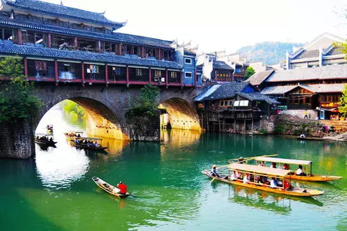 凤凰古城门票风波：人山人海中如何玩转深度游呃？