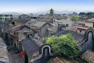 历史持续发展的回声， 在石墙中回荡